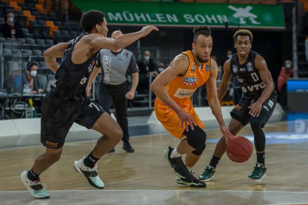 更深层次地 更深层次地