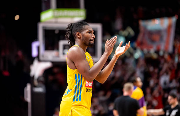 员的防守稳 员的防守稳