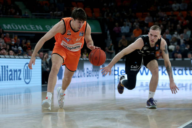 中场直塞能 中场直塞能